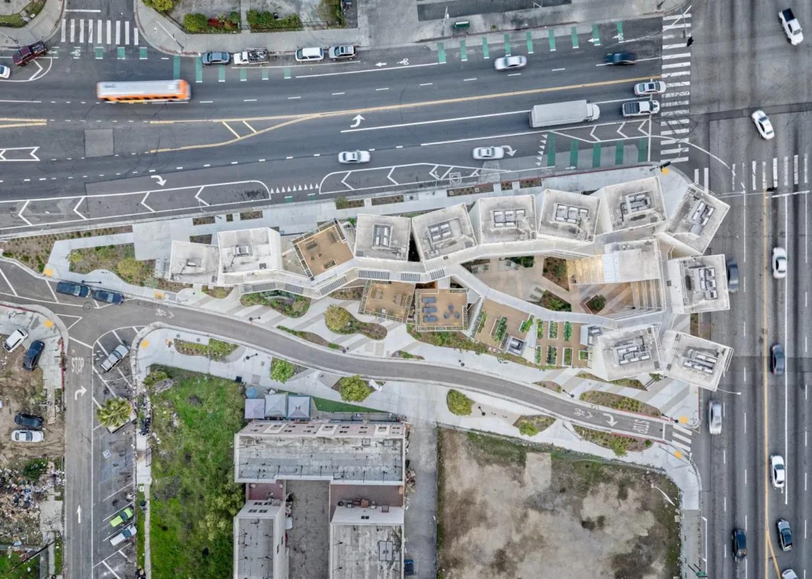 مسکن حمایتی Isla Intersections و Paseo اثر Lorcan O'Herlihy Architects