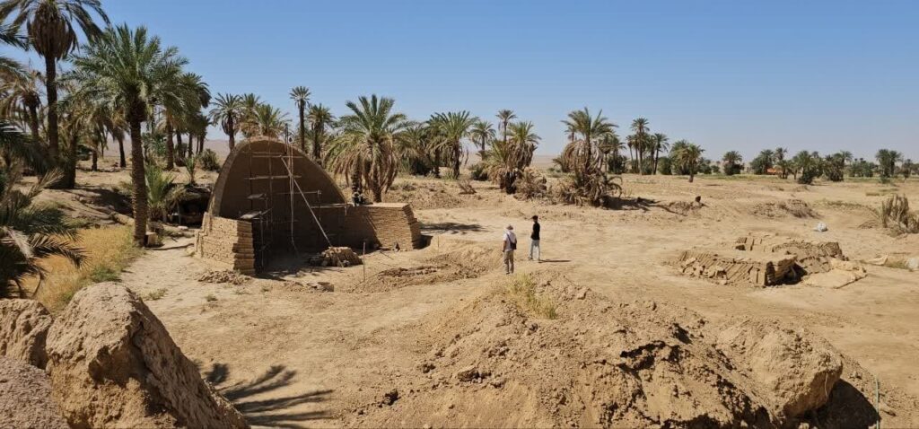 بزرگ‌ترین طاق قوسی خشتی جهان در روستای جهانی اصفهک از توابع شهرستان طبس در حال ساخت است.