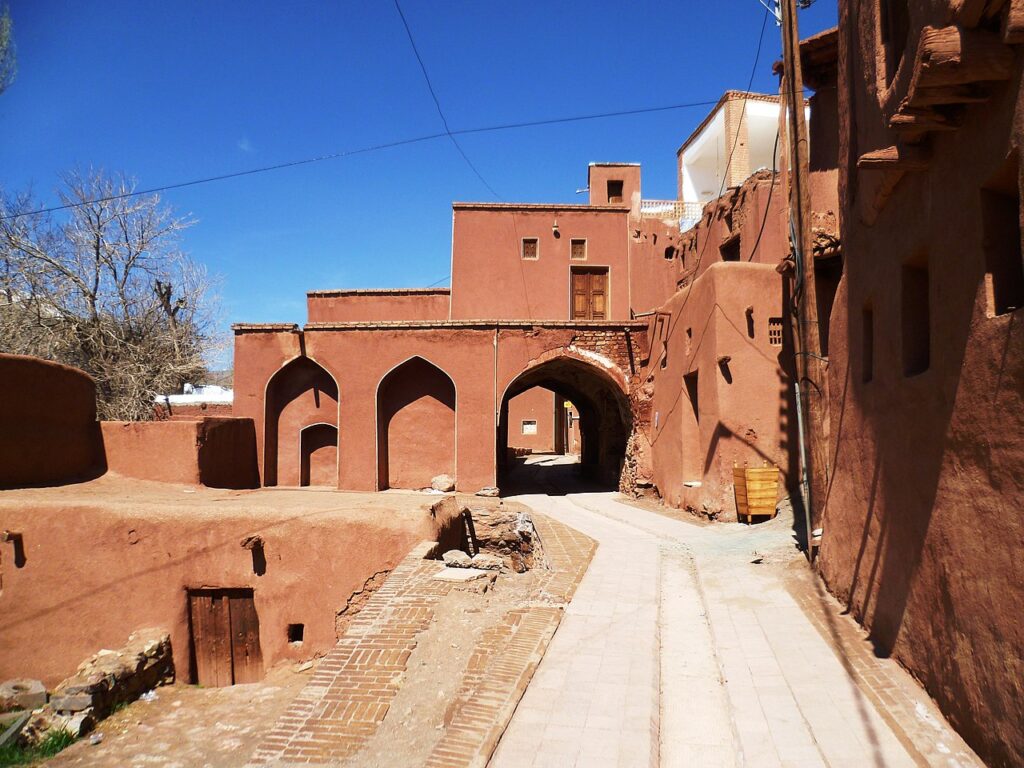 پایان عملیات مرمت آتشکده «هار پارک» روستای تاریخی ابیانه