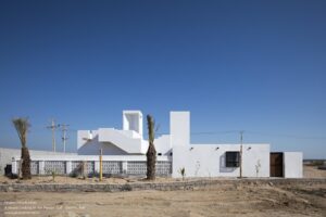 a-house-looking-to-the-sea-kooshk-office_2