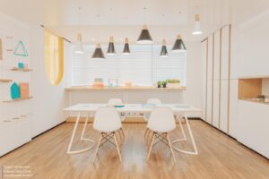 15_a_waiting_area_like_a_dining_room