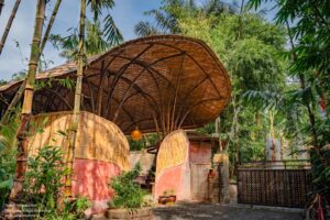 01_The_Living_Bridge_Exterior_Green_School_Entrance_Credit_Mizzi_Studio__AD_