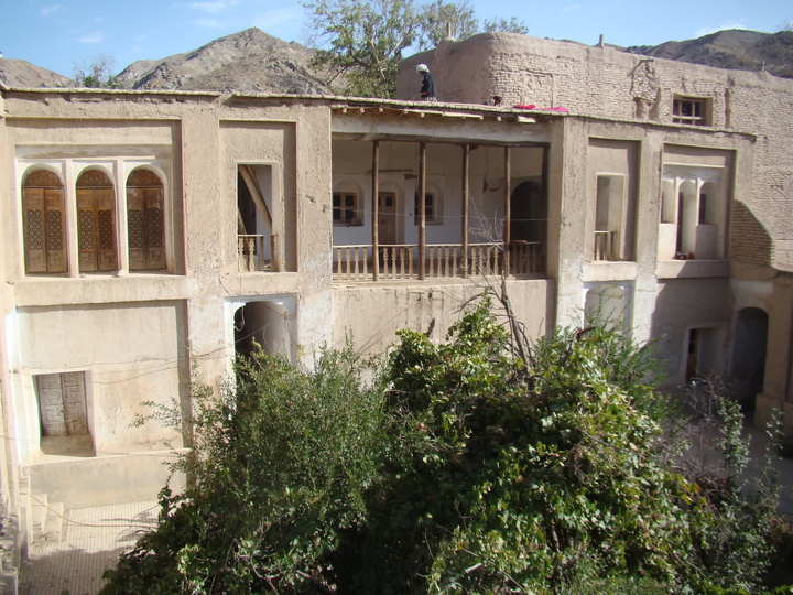 مرمت منزل تاریخی عبدالله بیک مسینایی در روستای هدف گردشگری درمیان