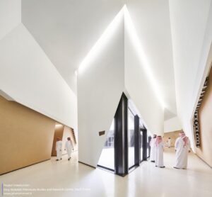 012_ZHA_KAPSARC_Musalla_Lobby_©Hufton_Crow