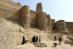 آغاز مرمت قلعه تاریخی شهرستان منوجان