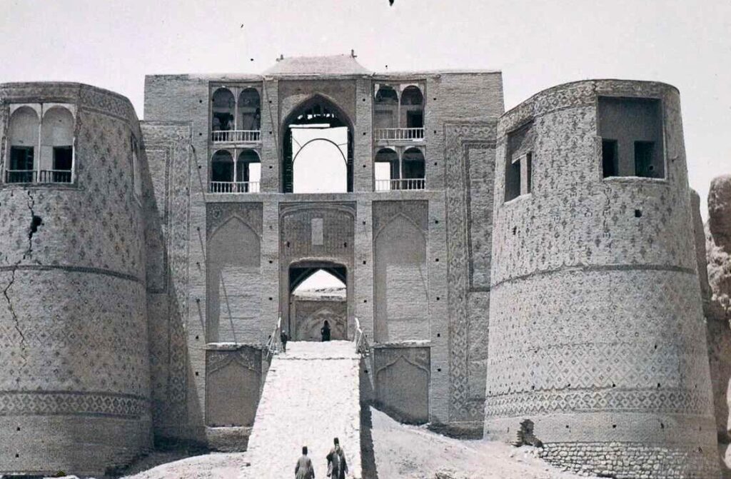 قلعه تاریخی نهاوند احیا می‌شود