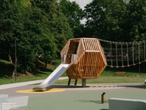 Kovo11Park_PlayHouse_04