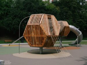 Kovo11Park_Playground_04