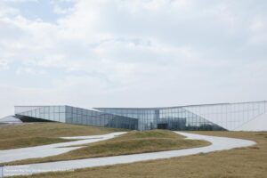 从主入口看向建筑View_from_the_main_entrance_©夏至