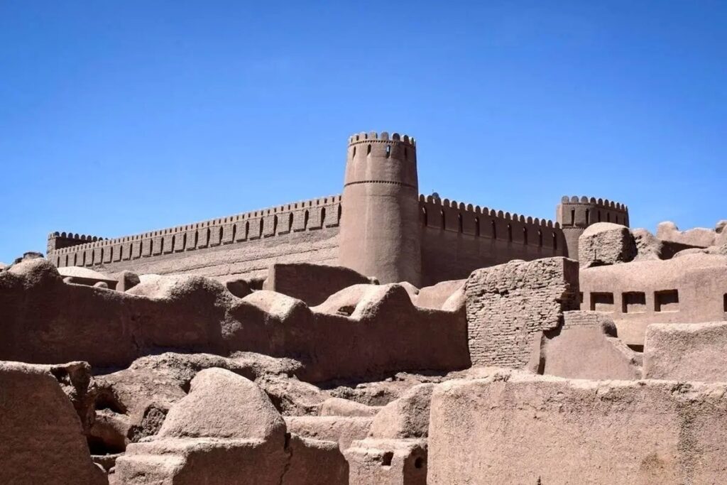 آغاز مرمت برج‌های دوقلو شهرستان راور