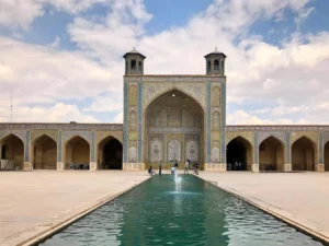 توقف فوری حفاری غیرمجاز در حریم مسجد وکیل با ورود میراث‌فرهنگی فارس