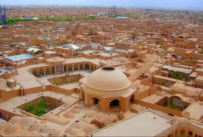 مرمت اضطراری ساباط مسجد عبدالخالق در بافت تاریخی یزد