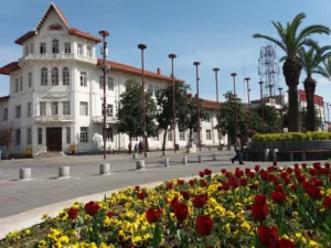 مرمت ساختمان شهرداری رشت در مراحل پایانی