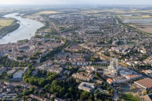 برج لوما آرل LUMA Arles