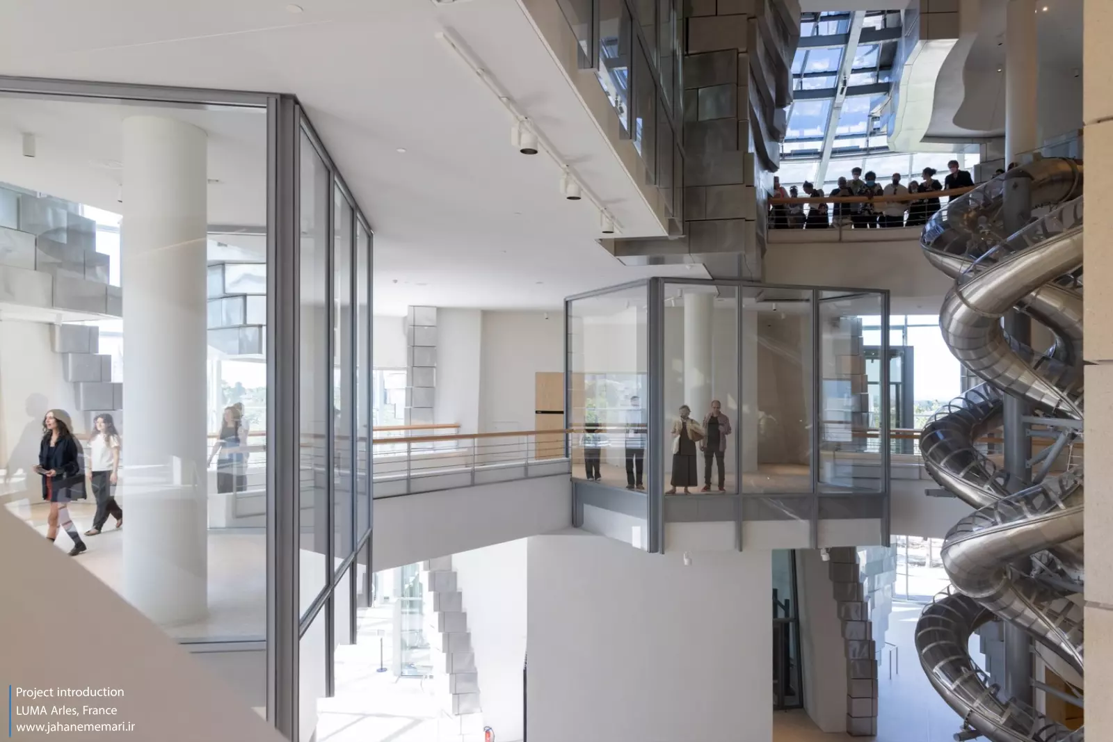 برج لوما آرل LUMA Arles