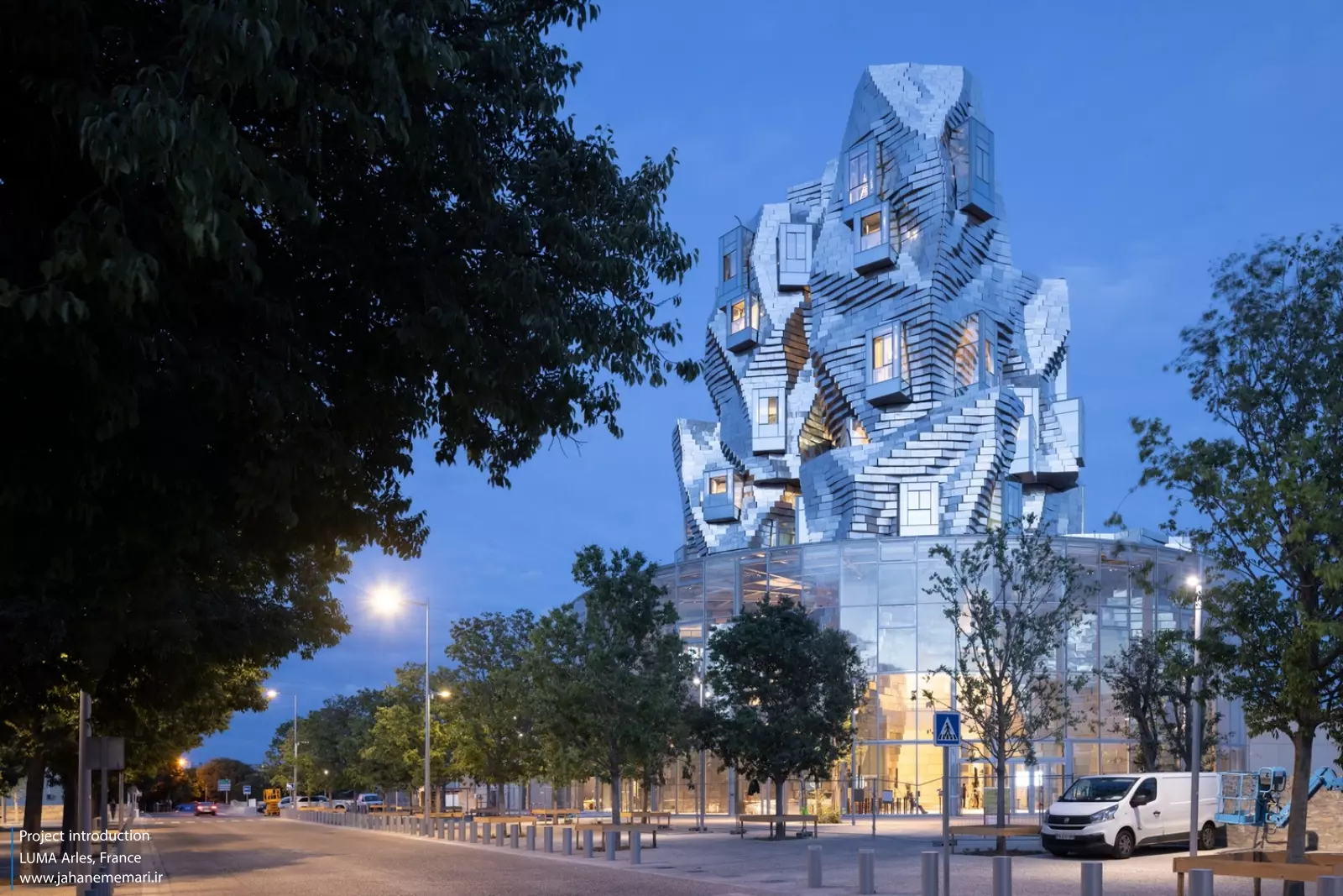 برج لوما آرل LUMA Arles